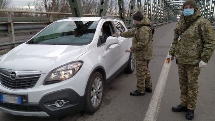 Температурний скринінг проводять на східному і західному кордонах України