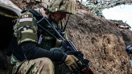 День в ООС: оккупанты девять раз открывали огонь по позициям ВСУ