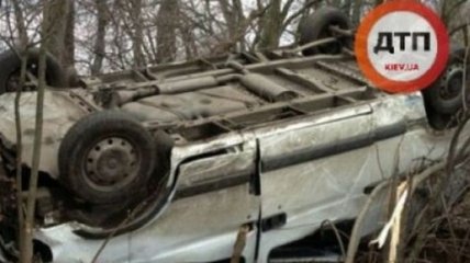Автомобиль вылетел в кювет: погибли 2 человека