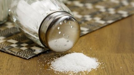 Упаковки с солью скоро снабдят предупреждающими надписями, как на сигаретах