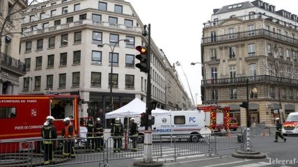 В центре Парижа горит один из самых фешенебельных отелей города