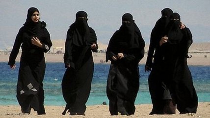 В Саудовской Аравии набирает популярность петиция против мужской опеки