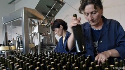 Онищенко не будет снимать запрет на поставки вина из Грузии