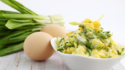 Салат из черемши и яиц