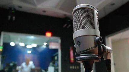Радио "Киев FM" полностью отказалось от русскоязычных песен