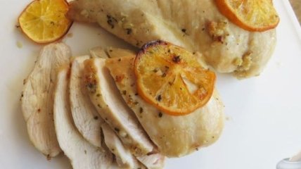 Рецепт дня: сочная запеченная куриная грудка (Видео)