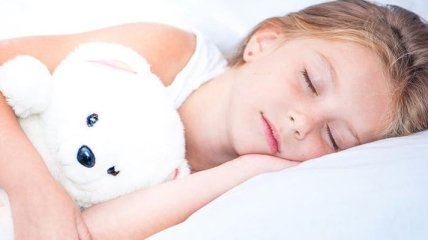 Ученые назвали две позы для сна, которые вредят здоровью