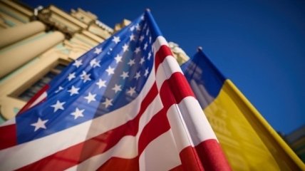 Прапори США та України