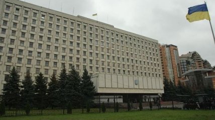 В ЦИК привезли первый бумажный протокол из Донецкой области