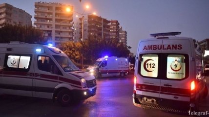 В Турции автобус с туристами столкнулся с грузовиком, есть пострадавшие
