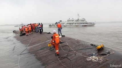 Кораблекрушение в Китае: сотни пропавших, 15 удалось спасти