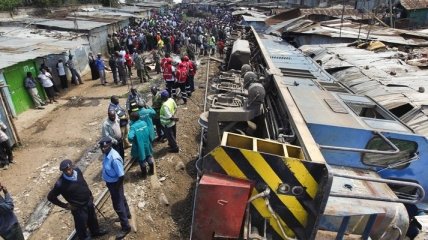 Товарный поезд попал в аварию в трущобах Найроби