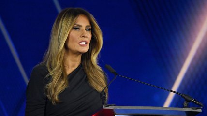 "Що вона зробила?": Меланію Трамп висміяли за отримання відзнаки "Патріот року"