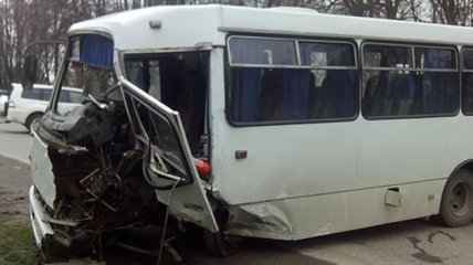 В Винницкой области рейсовый автобус столкнулся с легковушкой