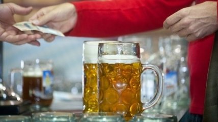 Депутаты хотят сделать пиво недоступным для подростков