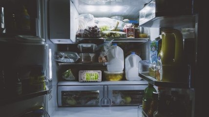 Убрать запах из холодильника легко