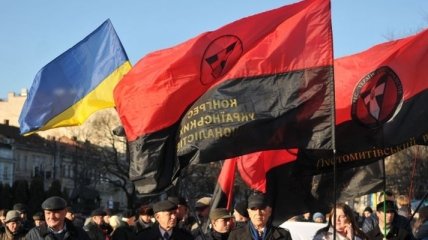 Тернополь будет использовать два флага в ответ на польский закон