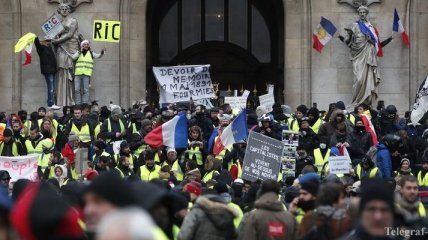 "Желтые жилеты" продолжают протесты в Париже: 85 участников акции задержаны