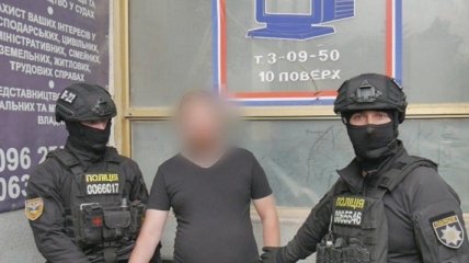 Журналистские удостоверения и COVID-справки: в Хмельницкой области разоблачили цех по изготовлению фальшивых документов