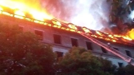 В Каменец-Подольском горел отель, одной из причин рассматривают поджог
