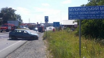 Бойцы "Правого сектора" перекрыли въезд в Мукачево со Львова