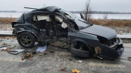 Машины в кюветах, погиб подросток: появились фото и видео аварий под Киевом из-за гололеда