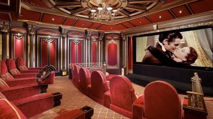 В Китае открылся новый кинотеатр для слепых 