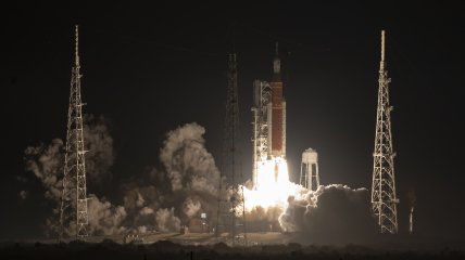 Ракета NASA Space Launch System с космическим кораблем Orion