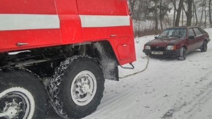 ГСЧС: Спасатели помогли водителям отбуксировать 56 автомобилей на Полтавщине