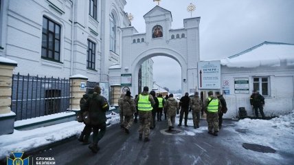 Власти хотят выселить монахов московского патриархата из Лавры