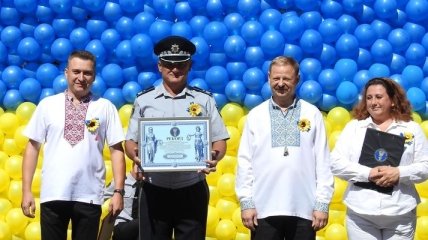 Национальный рекорд в Запорожье: Самый большой флаг Украины из шариков