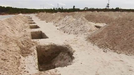 У Росії на цвинтарі в Сургуті багато викопаних могил