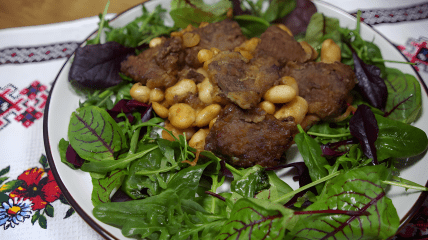 Говяжья печень с фасолью