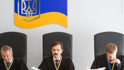 Суд снова перенес заседание по делу Януковича