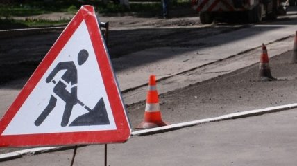 В Киеве несколько дней будет перекрыт мост Патона на ремонт дорог