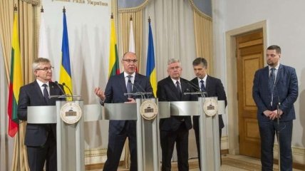 Украина подписала стратегию на вступление в ЕС в 2025 и 2027 годах