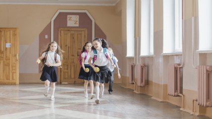 Совсем скоро в украинских школах прозвенит последний звонок