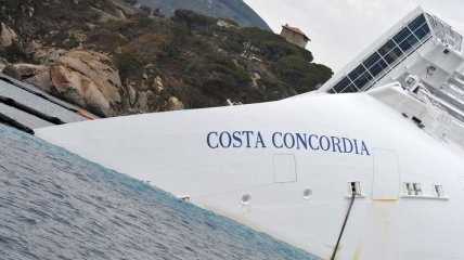 Члены экипажа "Коста Конкордиа" потребовали €3 млн компенсаций