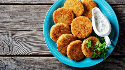 Січені котлети з курячого філе з майонезом (відео)