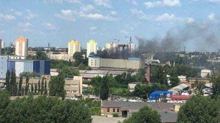 В Киеве на комбинате масштабный пожар 