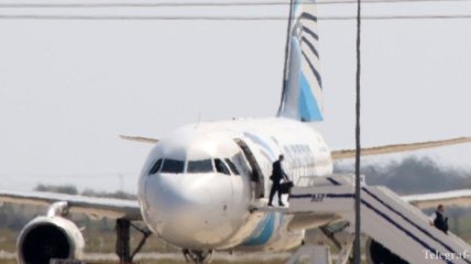 Египетский самолет сел в Узбекистане из-за угрозы взрыва 