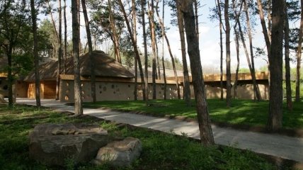 Эко-отель из дерева и глины в Украине (Фоторепортаж)