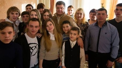 Порошенко посетил детей из Донбасса на Прикарпатье