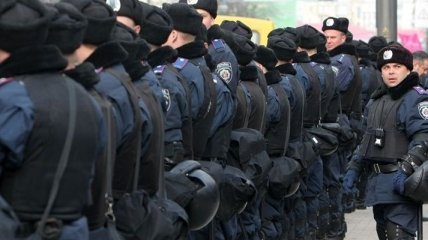 На место проведения акции "Вставай, Украина!" уже прибыла милиция 