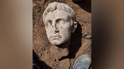 В Италии нашли мраморную голову первого римского императора (фото) 