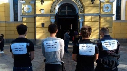 Киевских студентов заставили идти молиться вместо пар