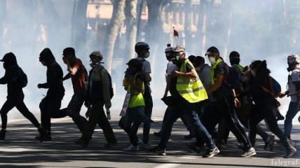 "Желтые жилеты" во Франции с новой силой возобновили протесты 