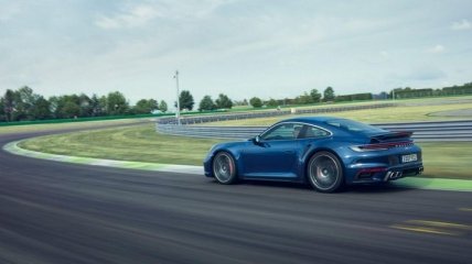 Porsche официально представил новый 911 Turbo