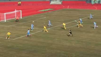 В Украине футболист случайно забил гол-красавец (видео)