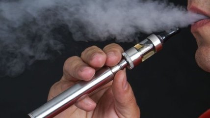 Ученые рассказали о вреде электронных сигарет